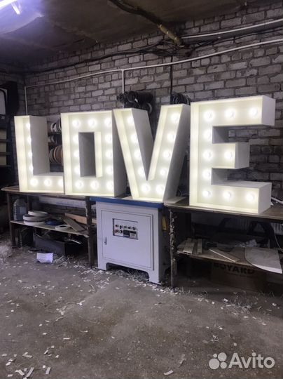 Объемные буквы с лампочками