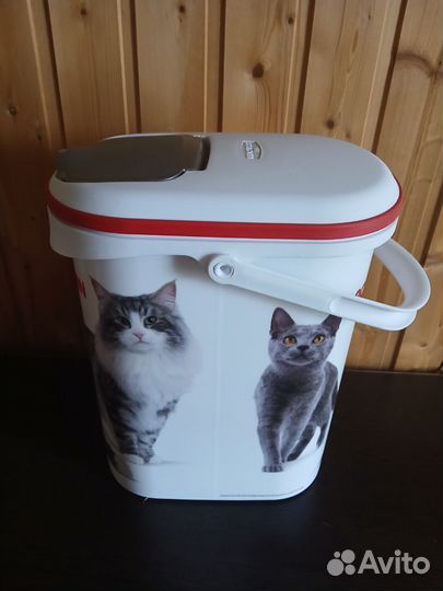 Контейнер для хранения корма