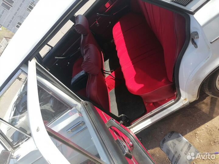 Малиновый салон ваз 2106