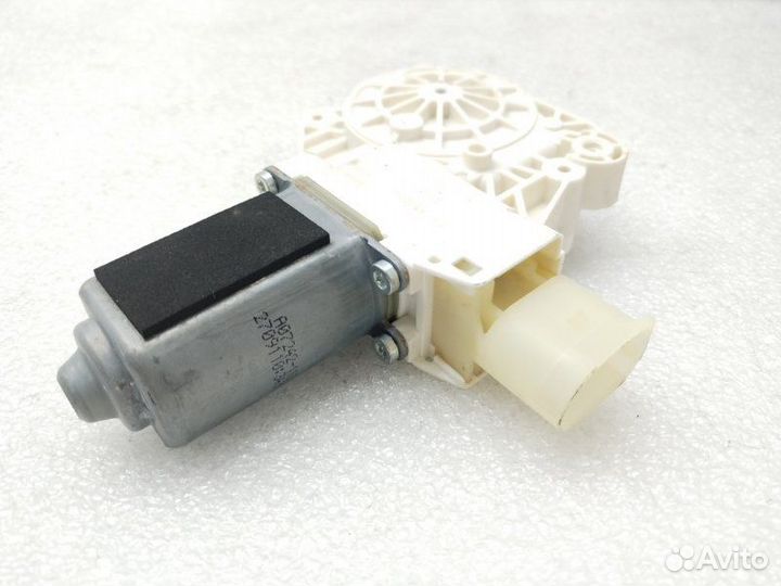 Моторчик стеклоподъемника задний левый Bmw