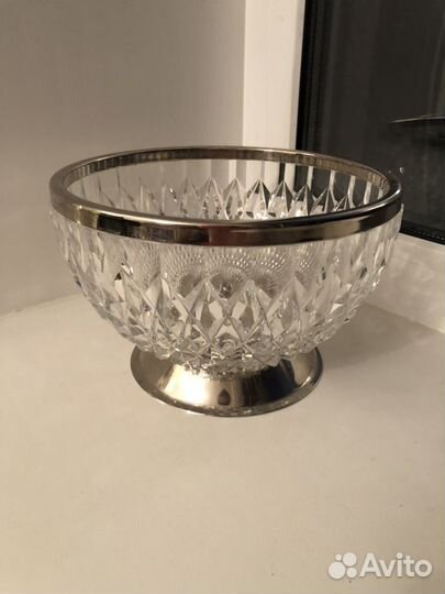 Продам хрустальную вазу