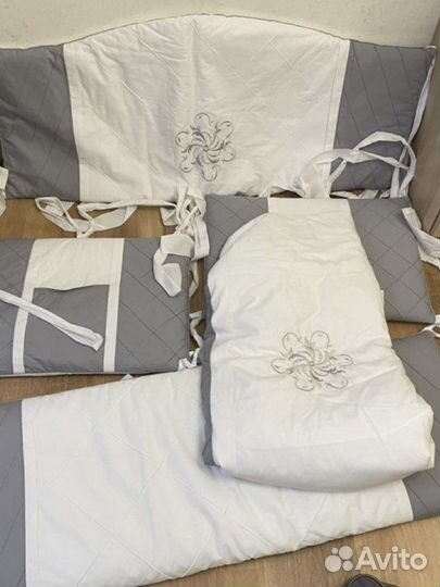 Бортики с бельем для детской кроватки