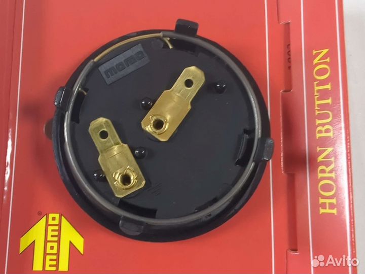 Кнопка в гоночный руль Момо тайота