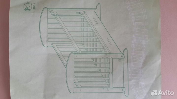 Детская кроватка с маятником и комодом