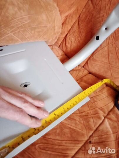 Подcтавки под полочные колонки крепятся к стене