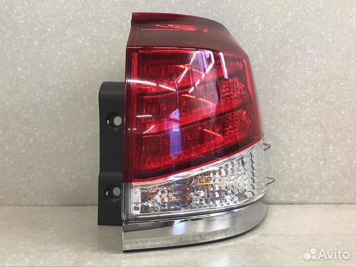 Фонарь задний наружный правый Lexus LX 570 2007-20