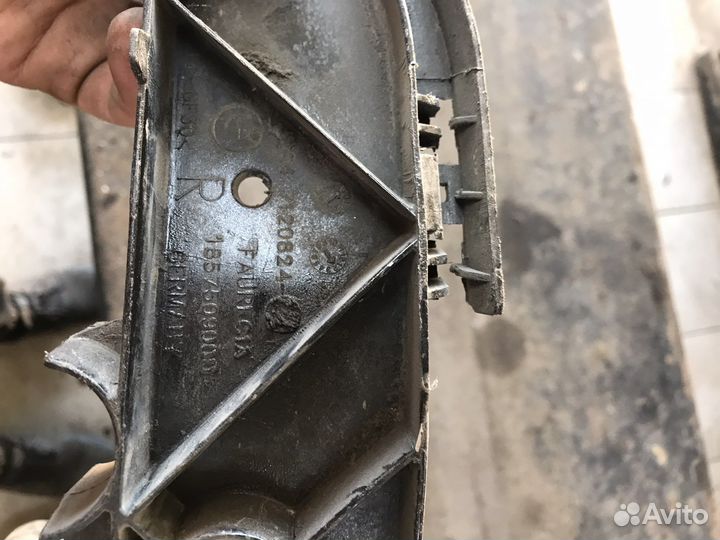 Крепление, кронштейн фары правой bmw e87, e81, e82