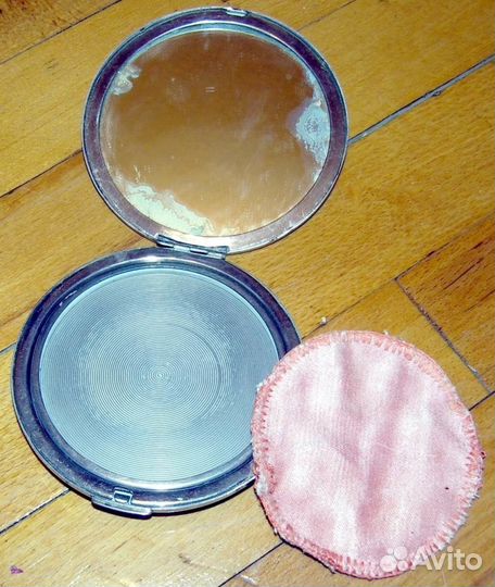 Пудреница. Ленинград. Смольный. Винтаж