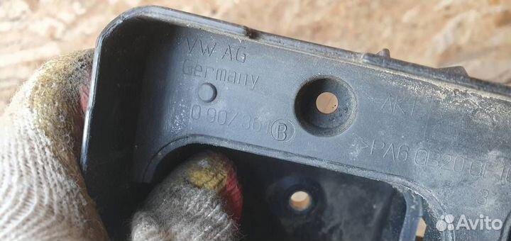 Корпус блока предохранителей Volkswagen Golf V 20