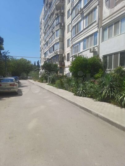 2-к. квартира, 43 м², 1/9 эт.