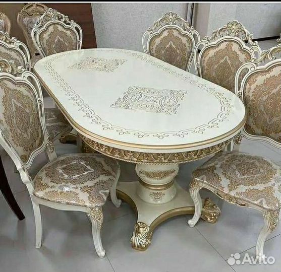 Стол и стулья