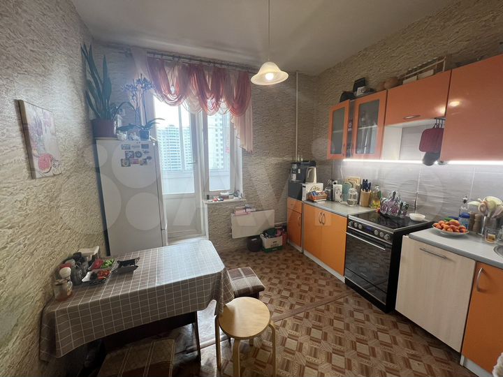 2-к. квартира, 74 м², 10/17 эт.