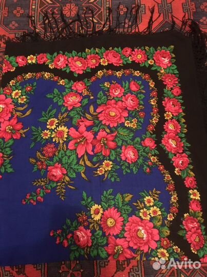 Старинный большой платок