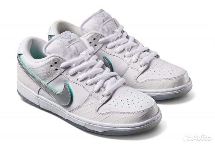 Dunk store diamond white