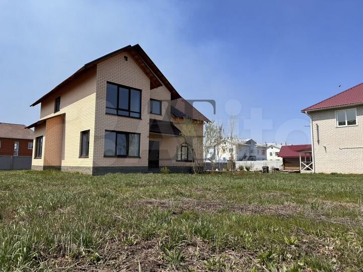 Дом 215,3 м² на участке 10,7 сот.