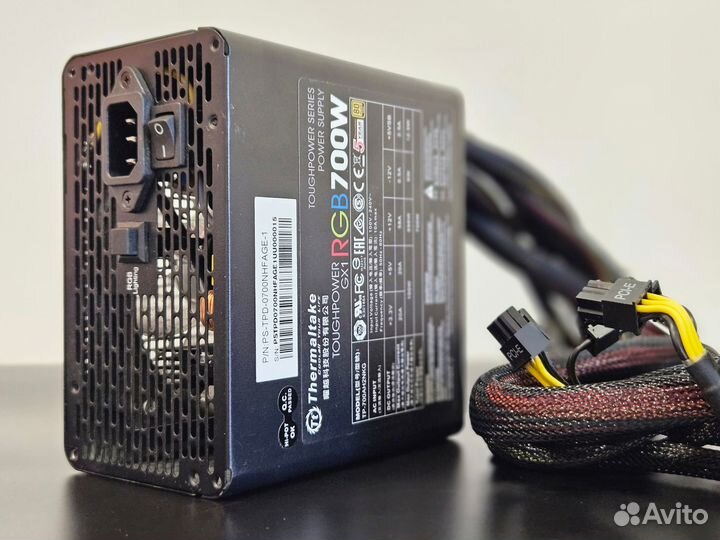 Блок питания Thermaltake RGB 700W 80+ gold