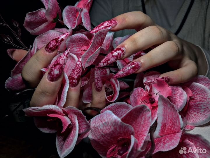 Модель на наращивание ногтей