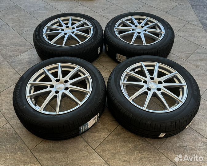 Комплект летних колес 215/55R17 5x114.3