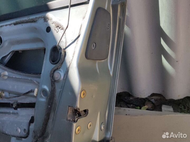 Дверь передния правая на Renault Laguna 1