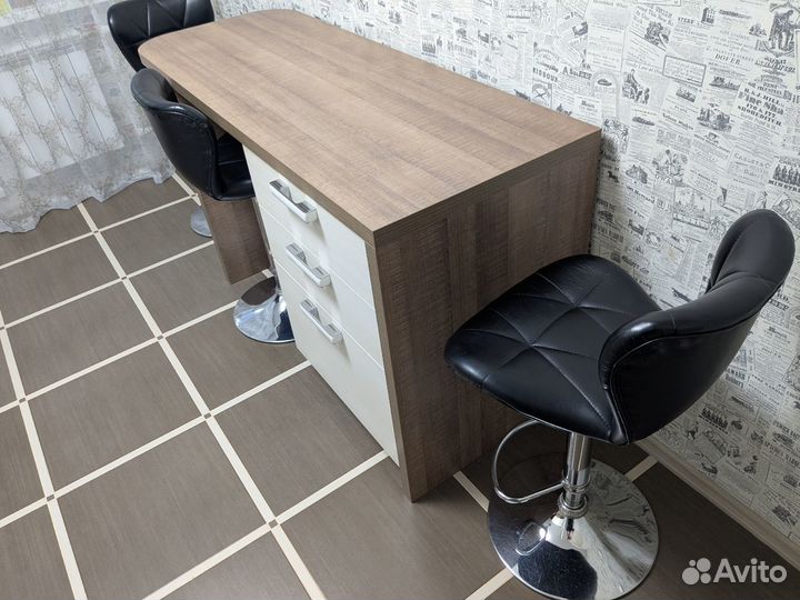 Кухонный барный стол и стулья (3 шт.)