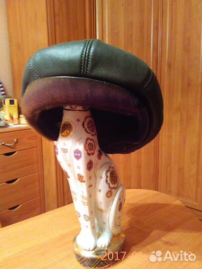 Берет кожаный зимний