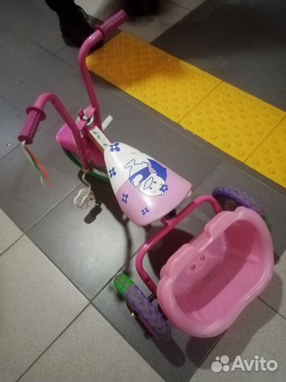 Трёхколёсный велосипед с козырьком для девочки