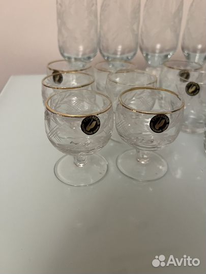 Набор бокалов и рюмок