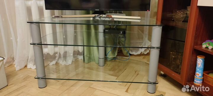 Стеклянная тумба под тв