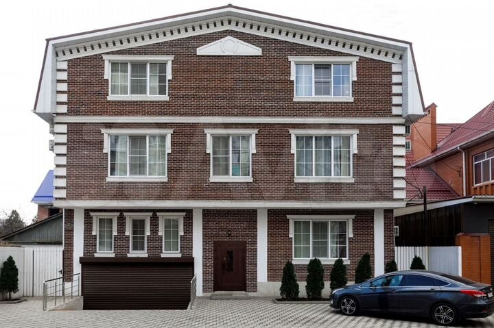 2-к. квартира, 43 м², 1/3 эт.