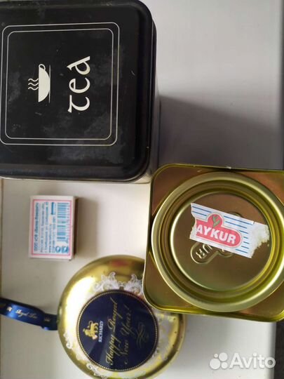 Жестяная коробка из под чая