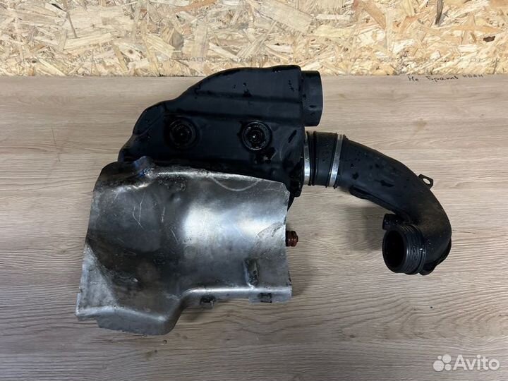 Корпус воздушного фильтра правый Bmw 7-Series F01