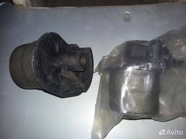 Сайленблоки заднего моста Toyota