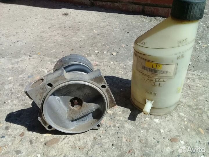 Верхняя часть гидровлического насоса рулевой колон