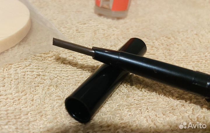 Набор косметики и аксессуаров