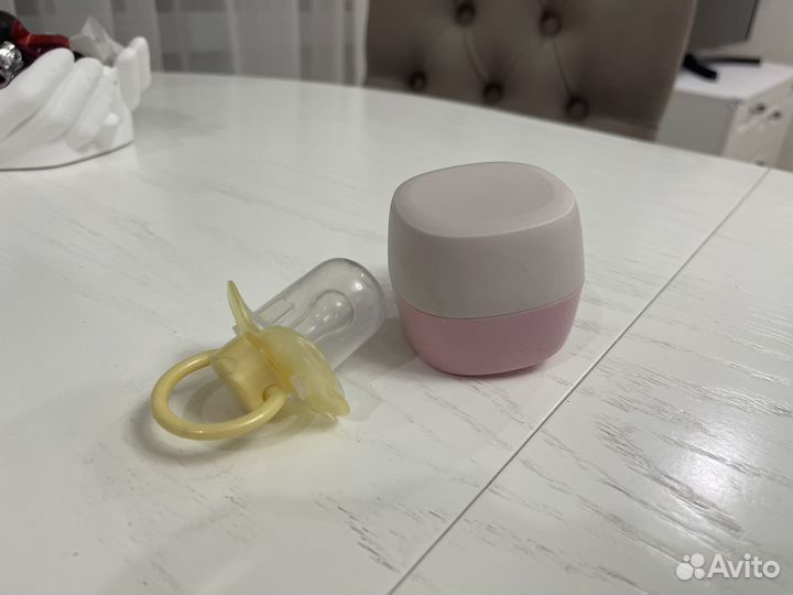 Контейнер для соски и силиконовая соска