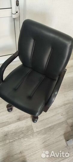 Кресло кожаное (офисное, компьютерное)