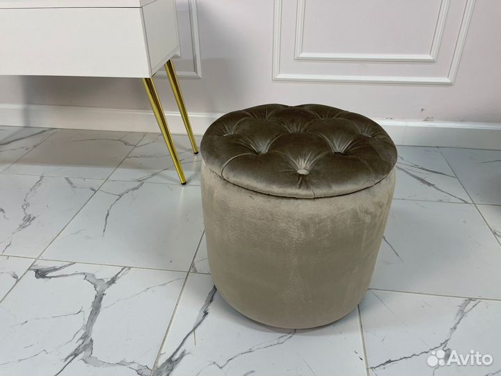 Пуф круглый в каретной стяжке, цвет шампань