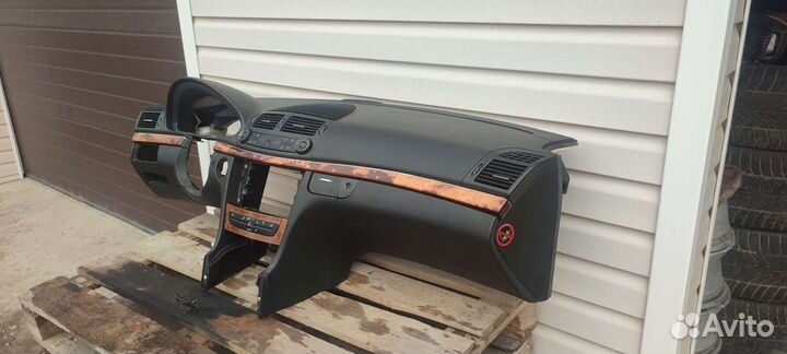 Mercedes W 211 торпеда салон