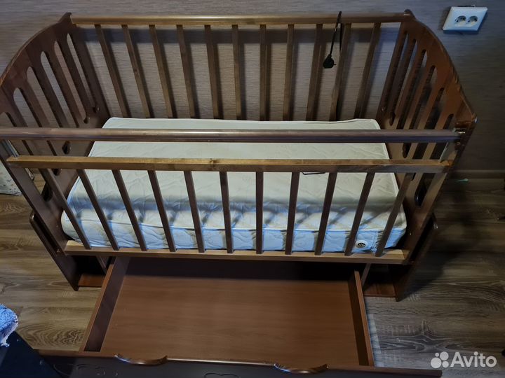 Детская кроватка 