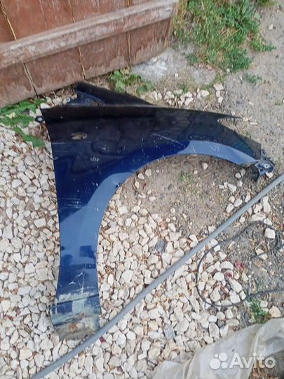 Переднее правое крыло Мазда 5