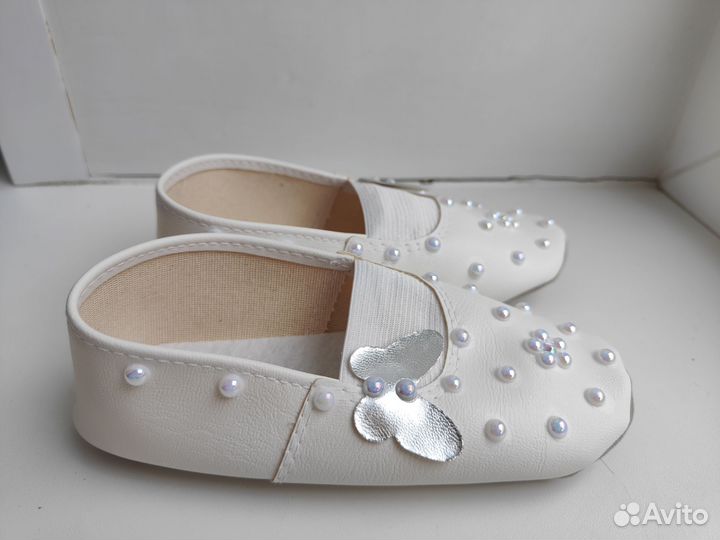 Чешки новые р.24-27 белые с серебряной бабочкой