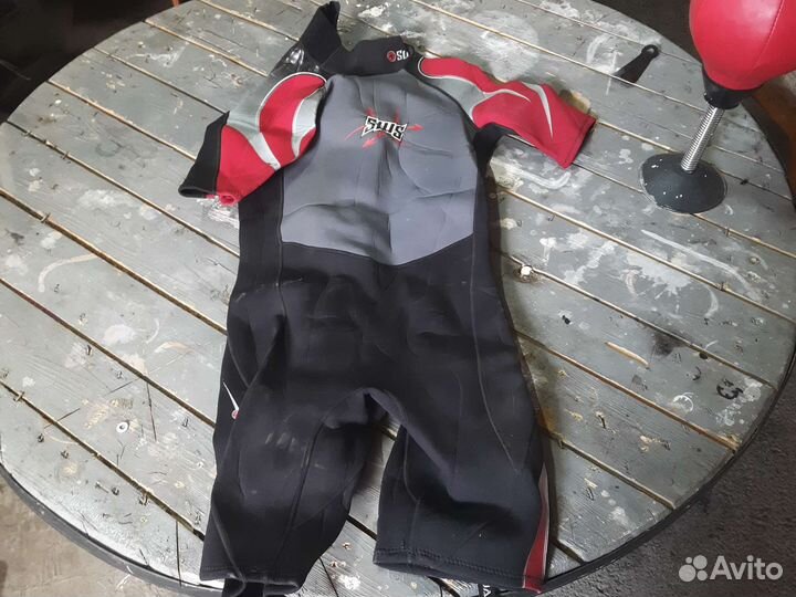 Гидрокостюм