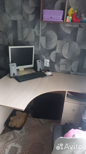 Компьютерный стол