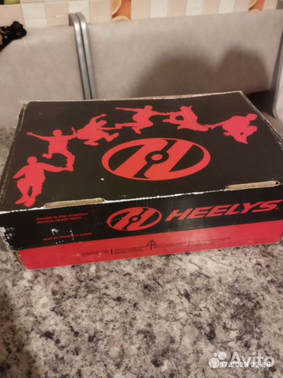 Кроссовки на роликах heelys