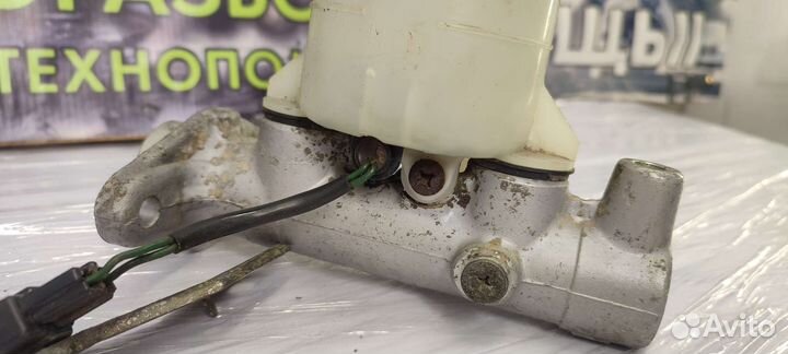 Главный тормозной цилиндр Pajero 2