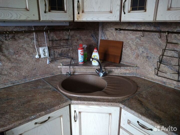 Кухонный гарнитур б/у. лдсп/ массив дерева