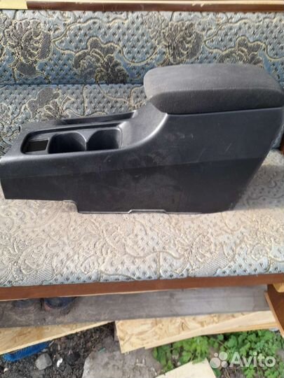 Подлокотник на Митсубиси Лансер 9