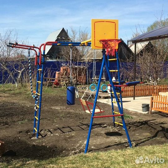 Уличный спортивный комплекс