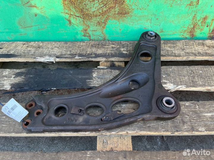Рычаг передний правый Opel Vivaro