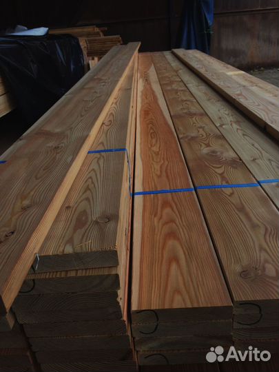 Качественные доски лиственницы 25x110 мм, подходят для различных видов работ